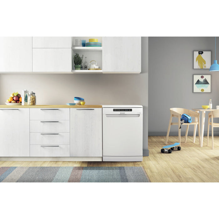 Indesit DFC 2C24 UK dishwasher Freestanding 14 place settings E