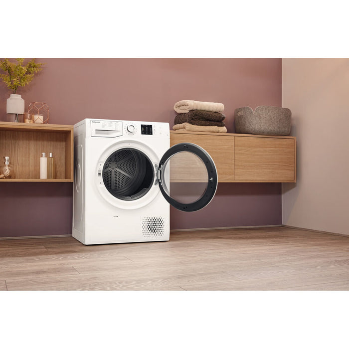 Hotpoint Ariston NT M10 81WK UK tumble dryer Freestanding Front-load 8 kg A++ White