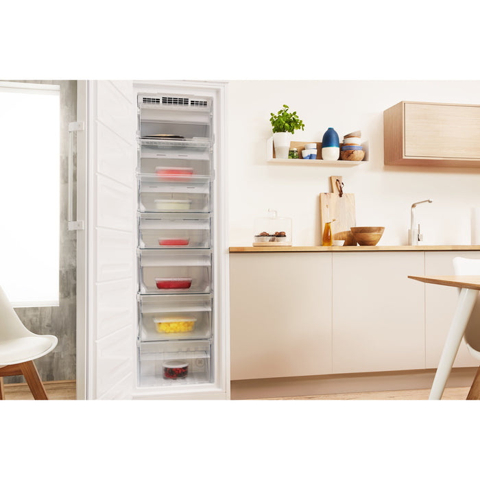 Indesit UI8 F2C W UK freezer Freestanding 263 L E White