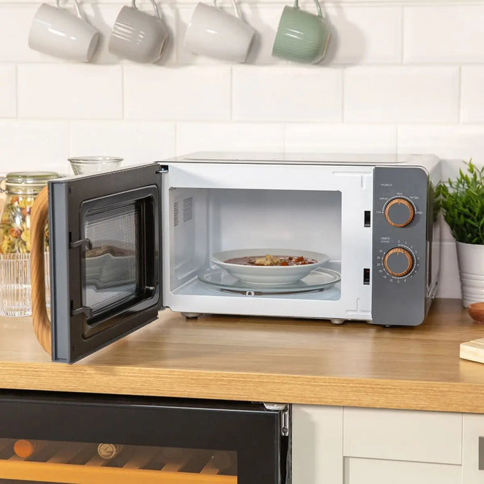 Russell Hobbs 17L 700W Freestanding Solo Microwave