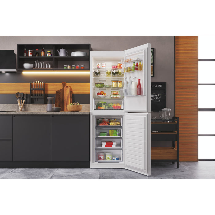 Hotpoint HTFC8 50TI1 W 1 fridge-freezer Freestanding 322 L F White
