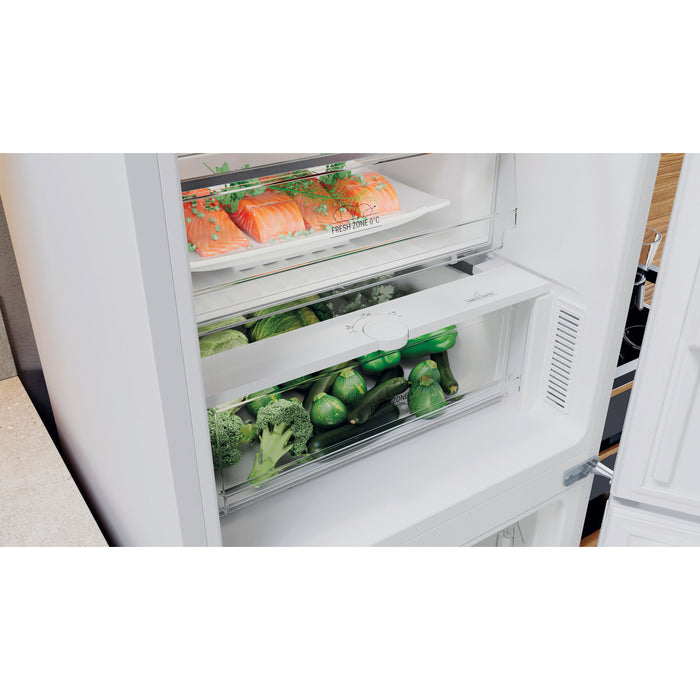 Hotpoint H7X 93T W fridge-freezer Freestanding 367 L D White