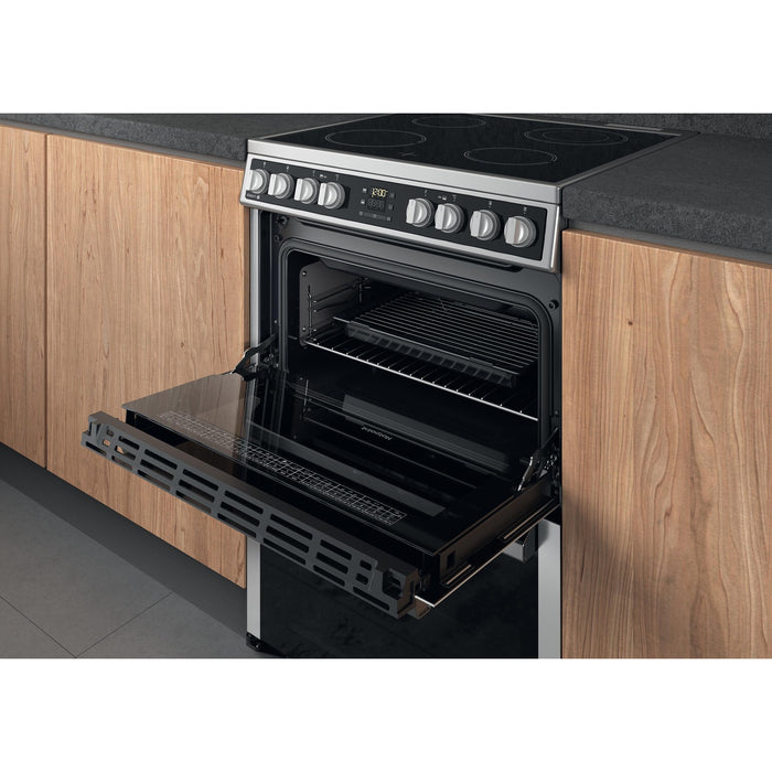 Hotpoint HDM67V8D2CX/UK cooker Freestanding cooker Electric Ceramic Silver A